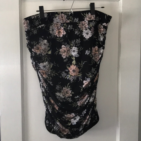 Torrid Floral knee length pencil skirt - Picture 2 of 6